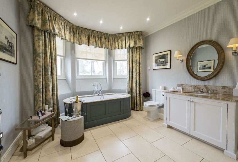 豪华房间, The Jockey Club Rooms