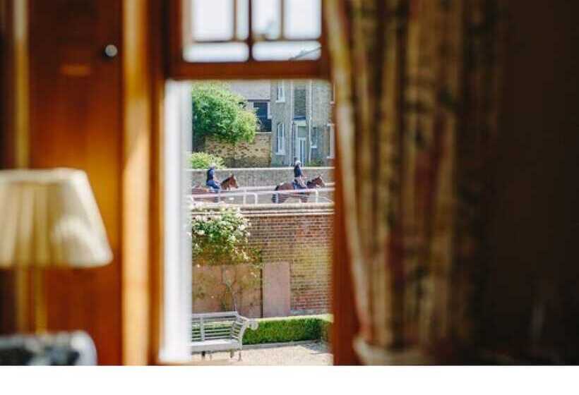 豪华房间, The Jockey Club Rooms