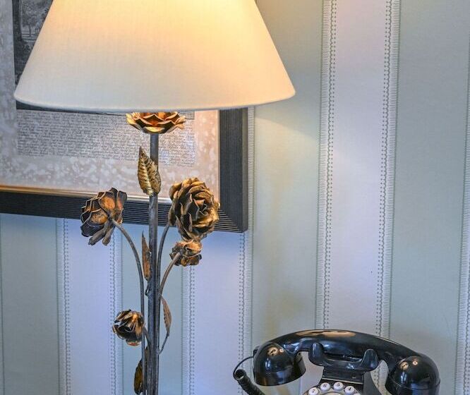 俱乐部房间, The Jockey Club Rooms