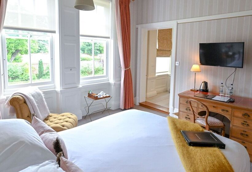 俱乐部房间, The Jockey Club Rooms