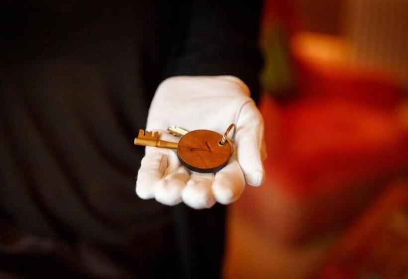 俱乐部房间, The Jockey Club Rooms