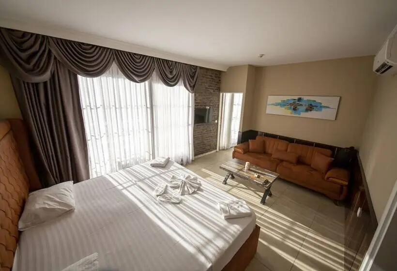 , Royal Garden Suite And
