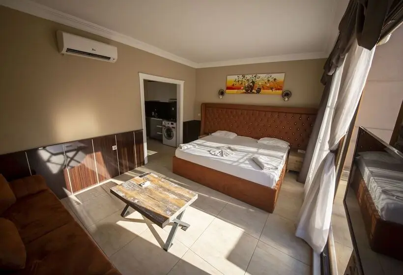 , Royal Garden Suite And