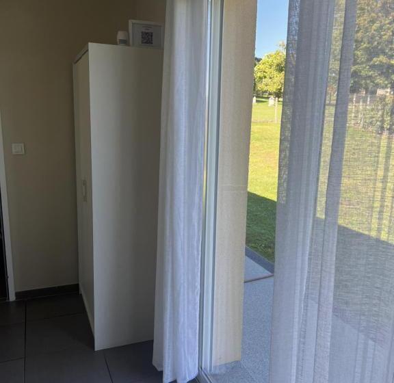 标准单人间, Chez Christiane Et Gerard