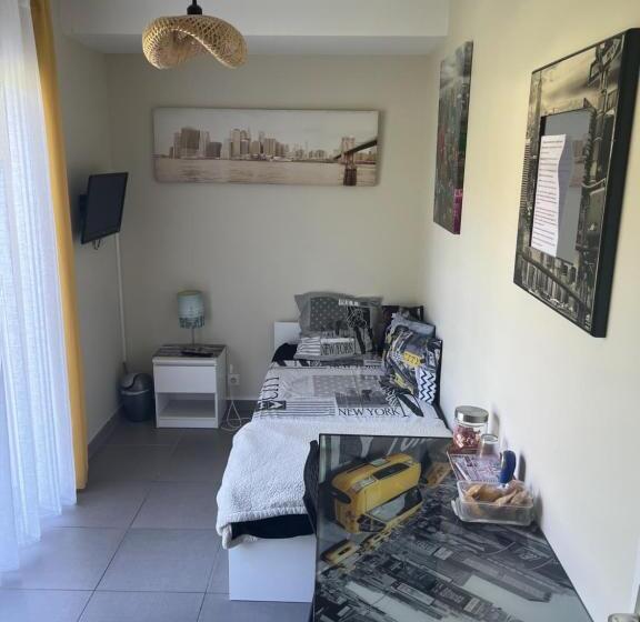 标准单人间, Chez Christiane Et Gerard