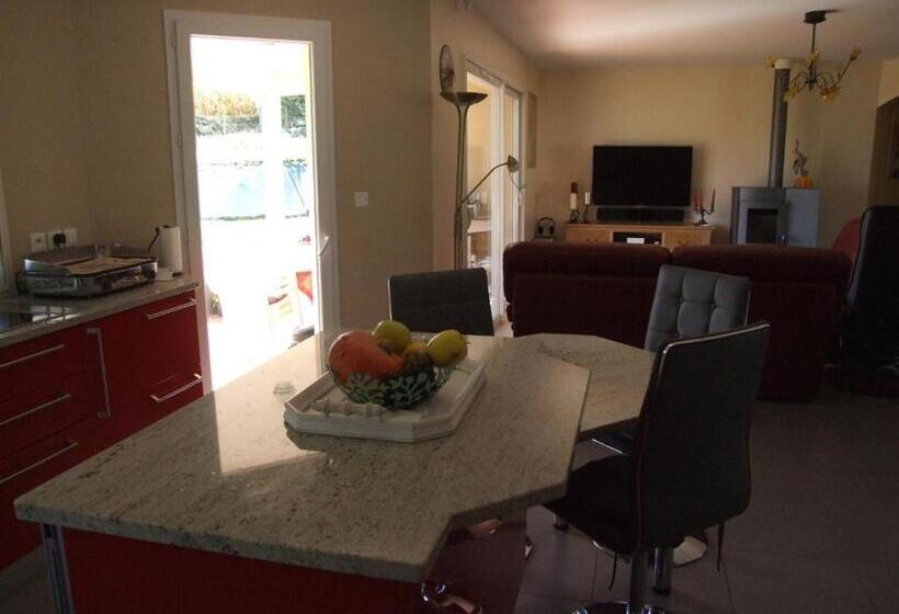 标准单人间, Chez Christiane Et Gerard