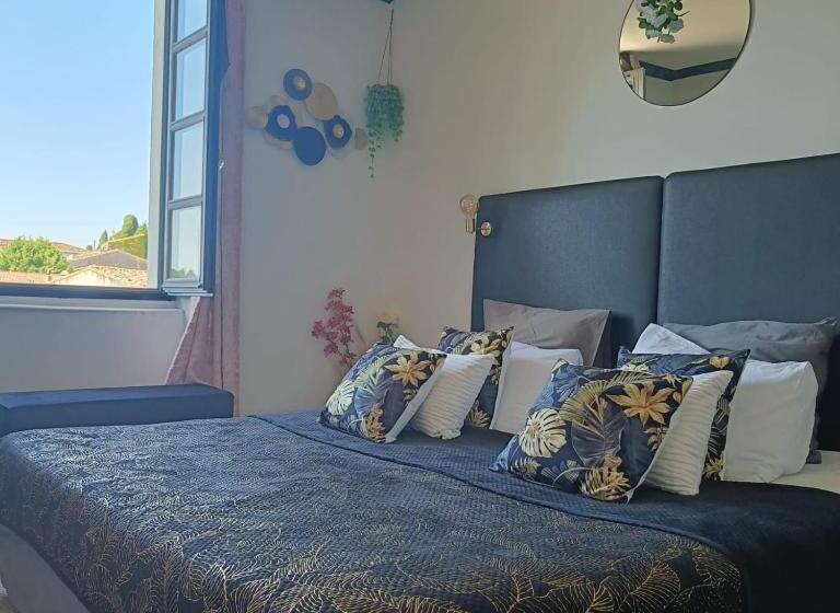 חדר סופריור, Entre Bastide Et Cité