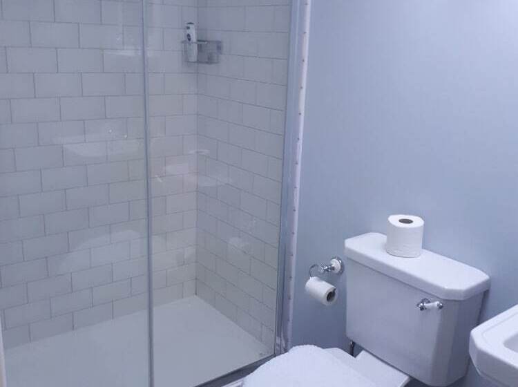 חדר משפחתי נוף לגינה, Field View B&b