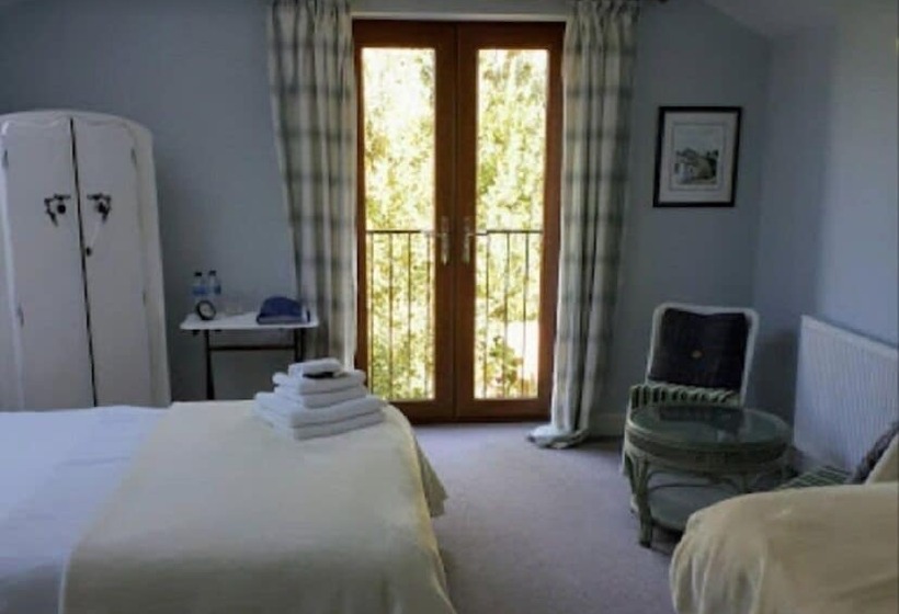 חדר משפחתי נוף לגינה, Field View B&b