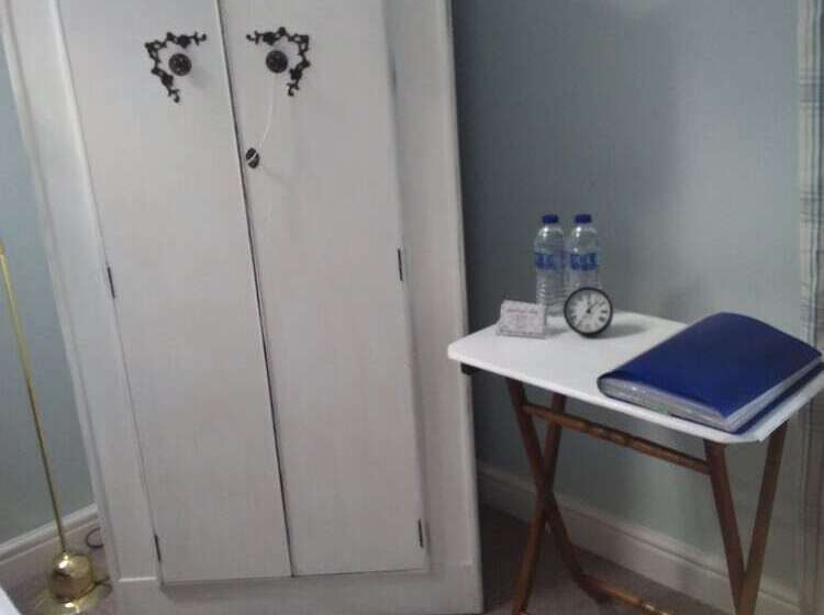 חדר משפחתי נוף לגינה, Field View B&b