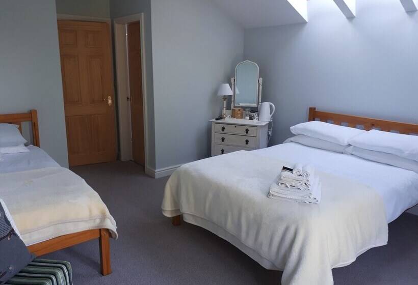 חדר משפחתי נוף לגינה, Field View B&b