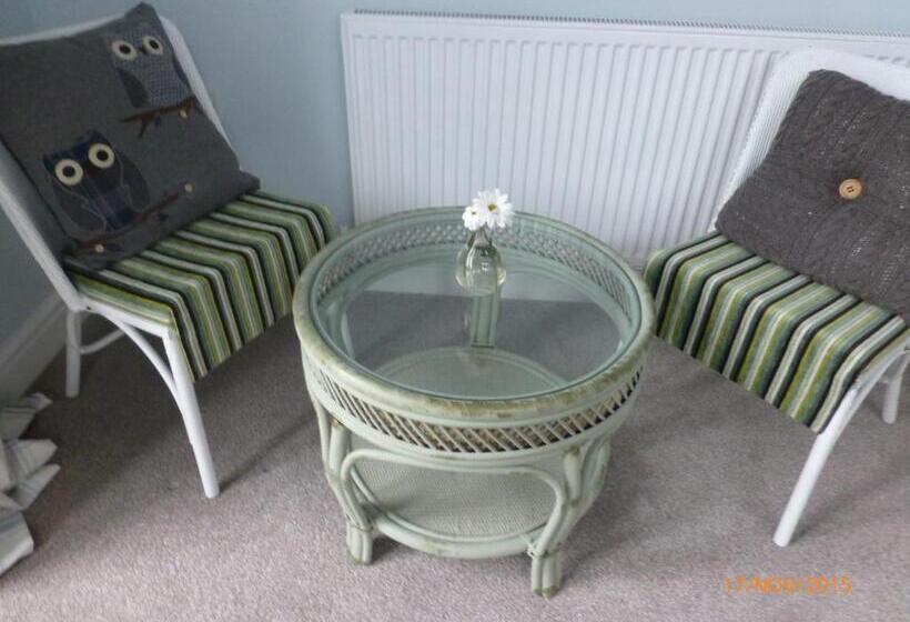 חדר משפחתי נוף לגינה, Field View B&b