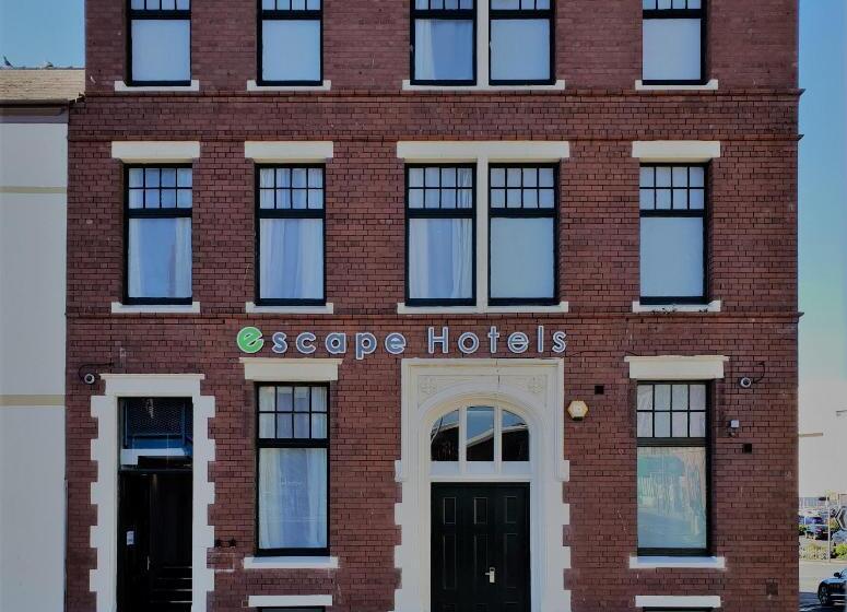 带大床的标准间, Escape