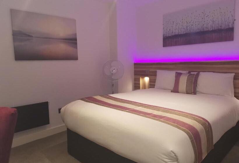 带大床的标准间, Escape