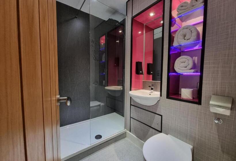 디럭스 룸 킹사이즈 침대, Escape