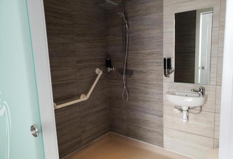 패밀리 룸, Escape