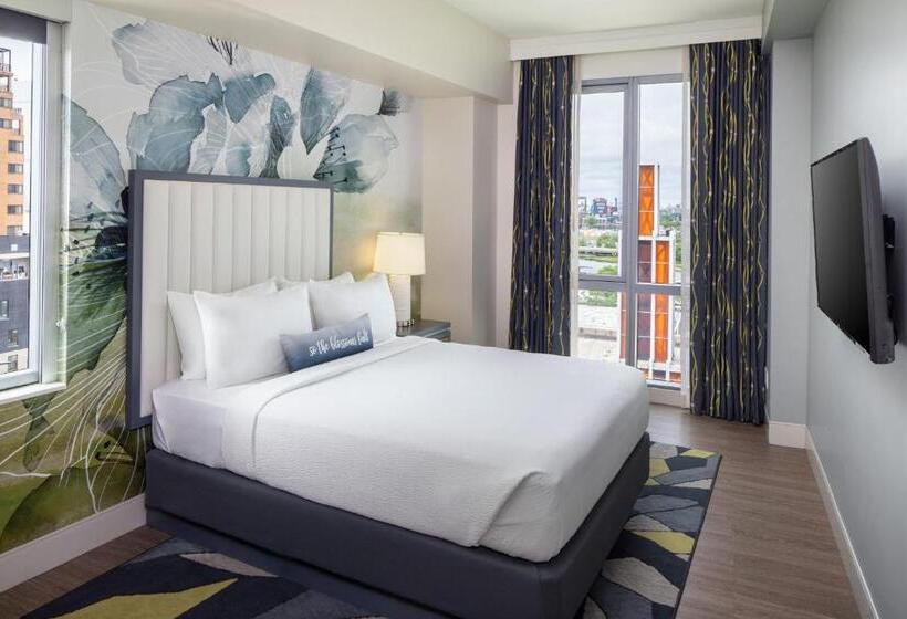 غرفة قياسية سرير كينج لذوى الإحتياجات الخاصة, Indigo Flushing   Laguardia