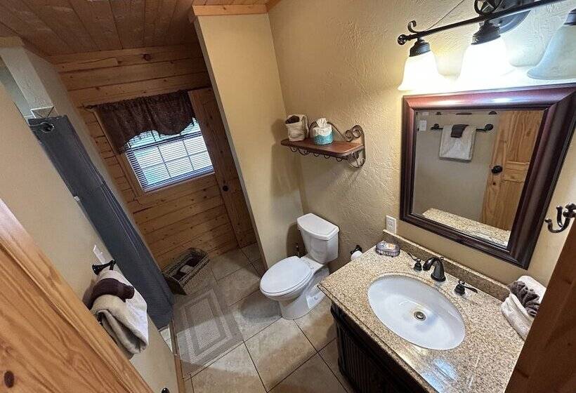 Дом 4 Спальни, Thunderbird Resort & Event Center