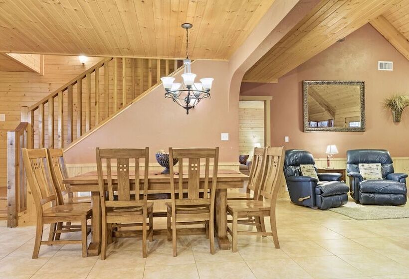 Дом 4 Спальни, Thunderbird Resort & Event Center