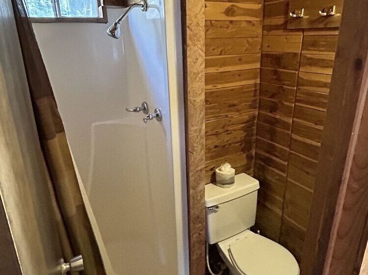 Хижина, Thunderbird Resort & Event Center