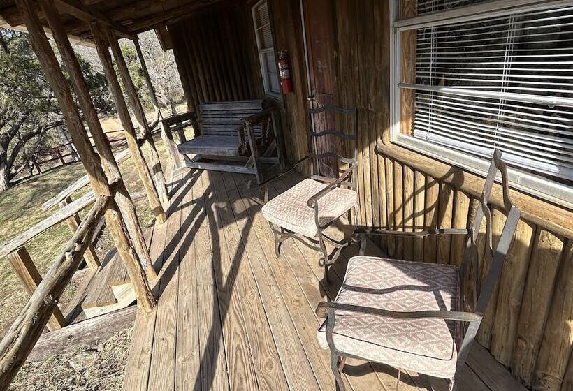 Хижина, Thunderbird Resort & Event Center