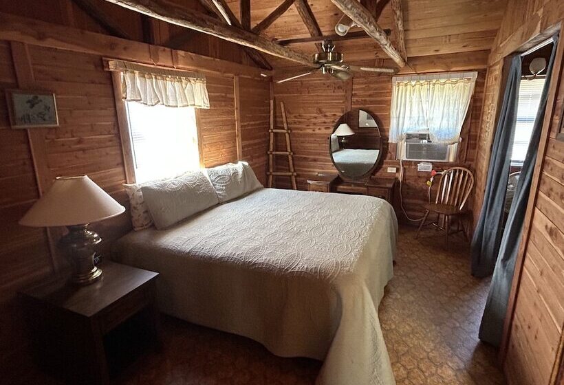 Хижина, Thunderbird Resort & Event Center