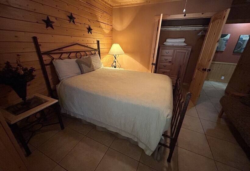 Дом 4 Спальни, Thunderbird Resort & Event Center