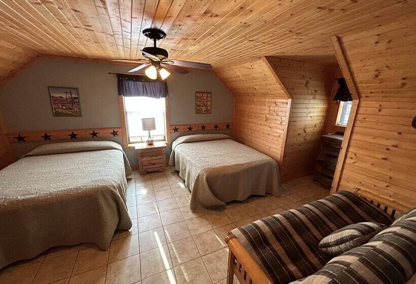 4间卧室的房子, Thunderbird Resort & Event Center