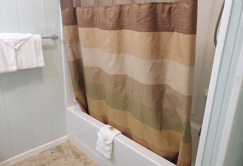 Хижина, Thunderbird Resort & Event Center