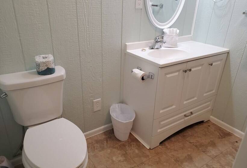 Хижина, Thunderbird Resort & Event Center