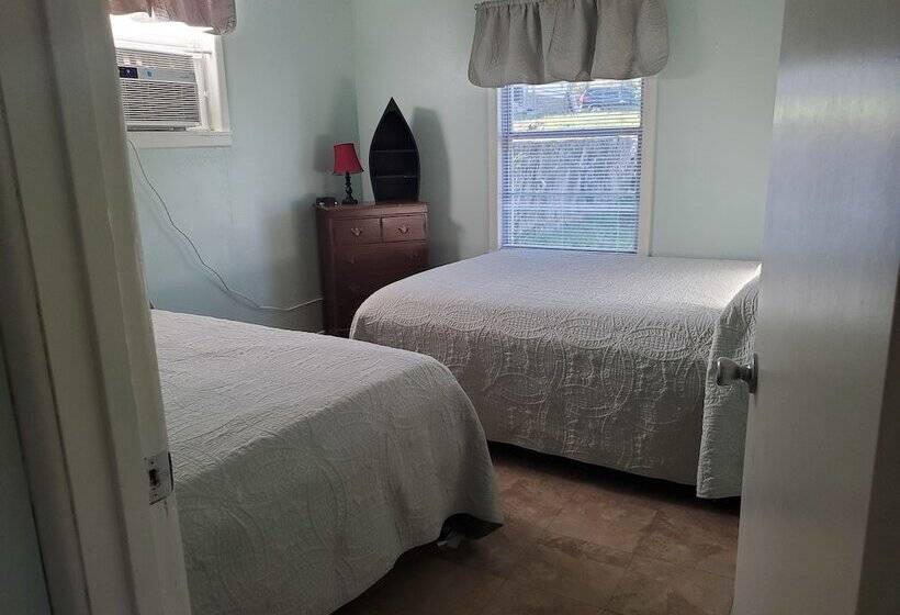 Хижина, Thunderbird Resort & Event Center