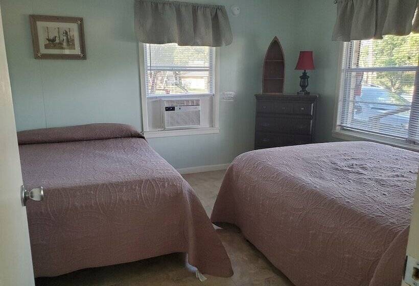 Хижина, Thunderbird Resort & Event Center