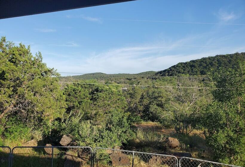 Дом 4 Спальни, Thunderbird Resort & Event Center