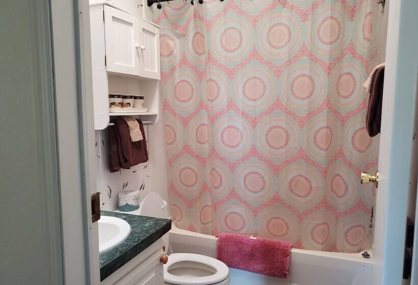 Дом 4 Спальни, Thunderbird Resort & Event Center