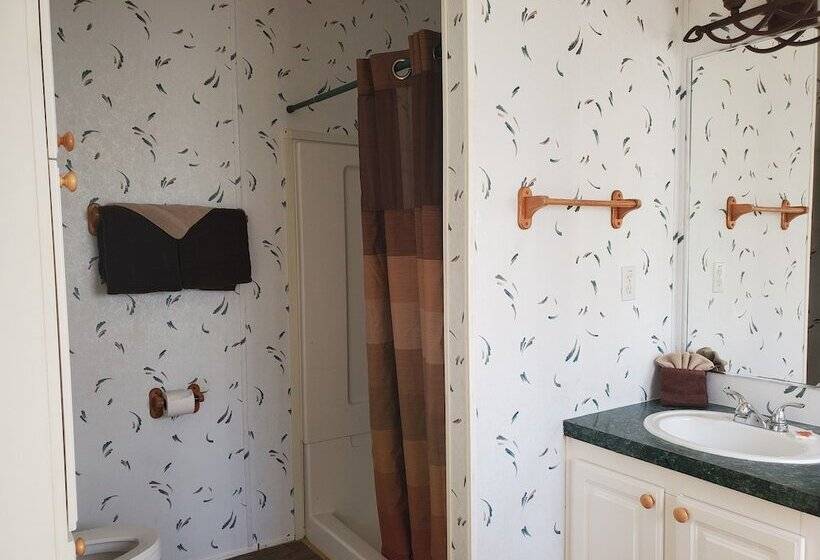 Дом 4 Спальни, Thunderbird Resort & Event Center