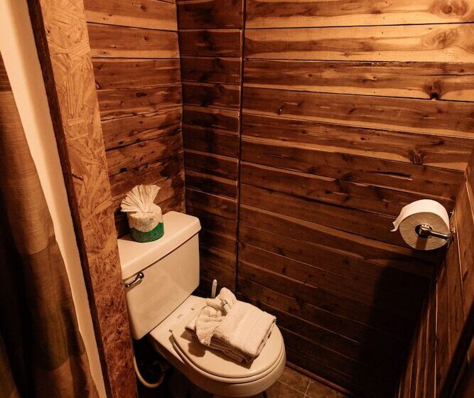 Хижина, Thunderbird Resort & Event Center