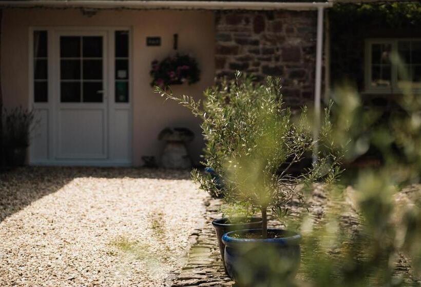 בית, 4 חדרי שינה, Stoodleigh Court Coach House