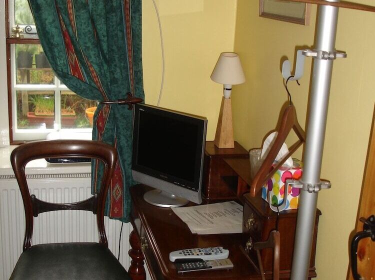 غرفة قياسية فردية, The Clochfaen