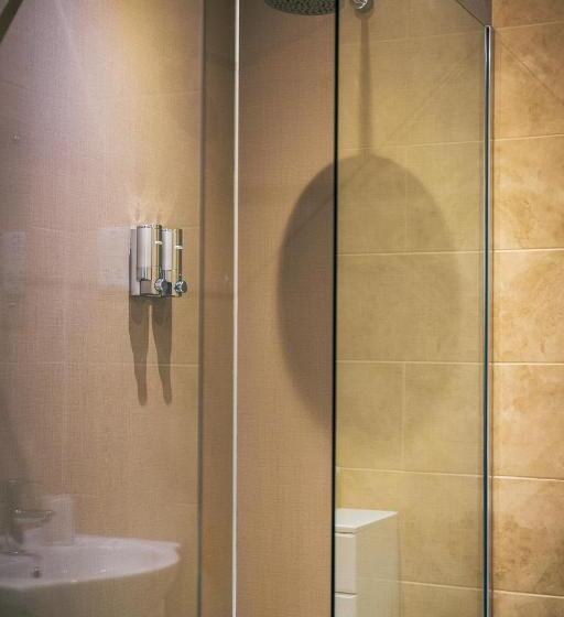 غرفة قياسية, Three Horseshoes Inn