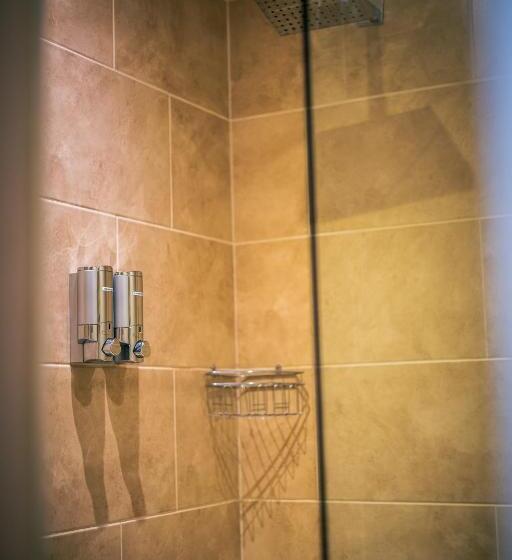 غرفة قياسية, Three Horseshoes Inn