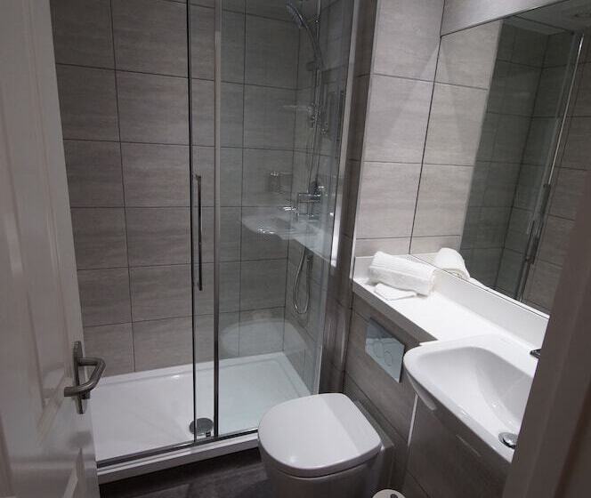 غرفة قياسية, New Park