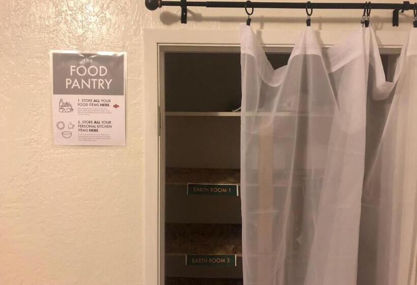 Номер Economy, Whole Family  Wholeville