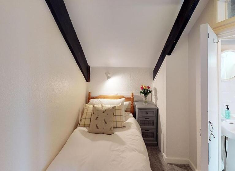 1 Sovrums Lägenhet, Ranscombe House