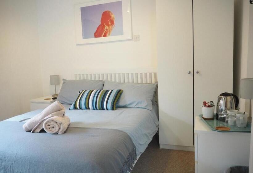 חדר סטנדרט, Wax, Watergate