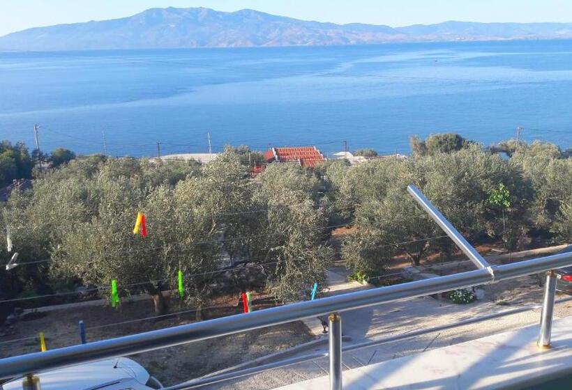 غرفة قياسية مطلّة علي البحر مزوَّدة بشُرفة, Assos Nazan Motel Restoran Beach