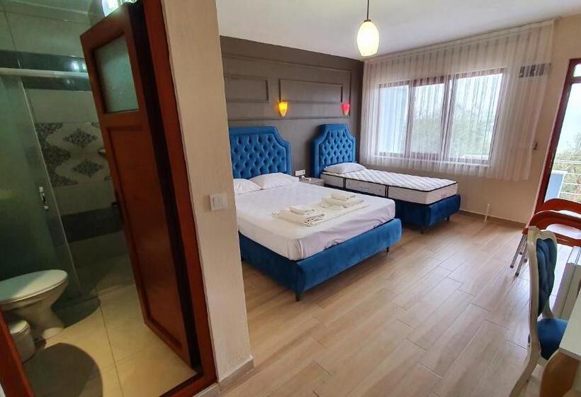 غرفة قياسية مطلّة علي البحر مزوَّدة بشُرفة, Assos Nazan Motel Restoran Beach