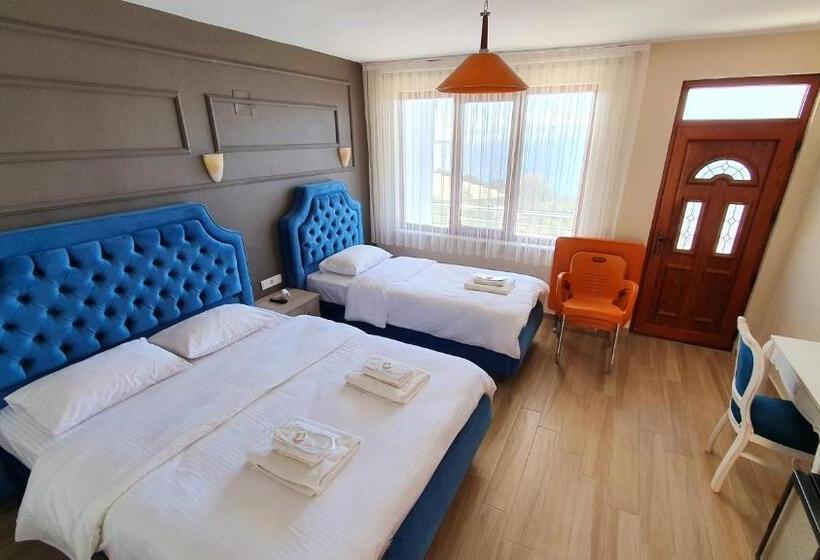 غرفة قياسية مطلّة علي البحر مزوَّدة بشُرفة, Assos Nazan Motel Restoran Beach