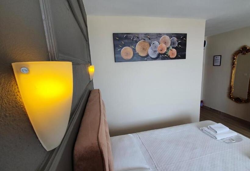 غرفة قياسية مطلّة علي البحر مزوَّدة بشُرفة, Assos Nazan Motel Restoran Beach