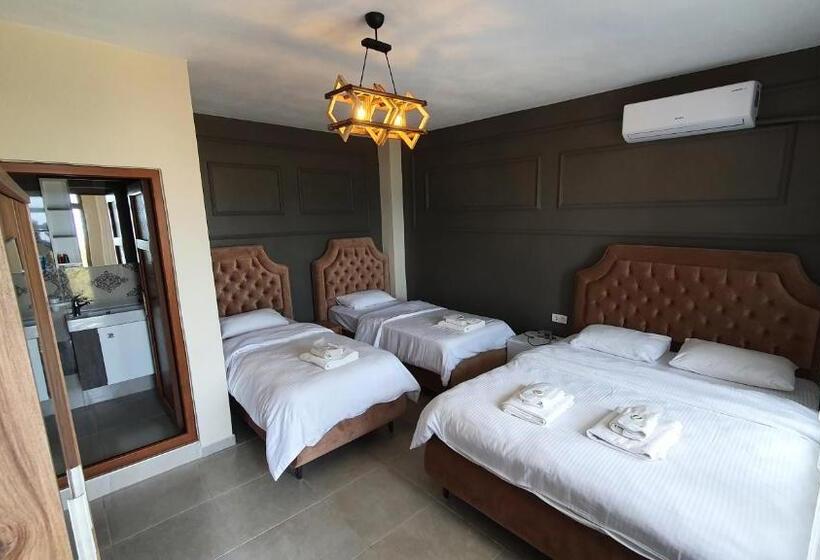 غرفة قياسية رباعية مطلة على البحر, Assos Nazan Motel Restoran Beach