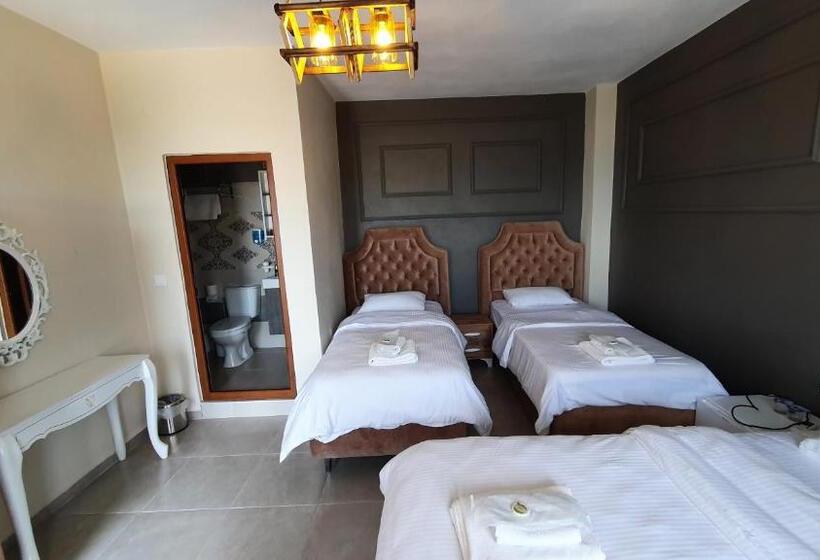 غرفة قياسية رباعية مطلة على البحر, Assos Nazan Motel Restoran Beach